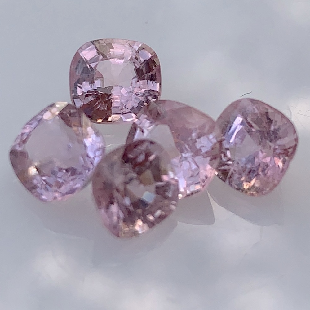 Natural Pastel Pink Spinel: Lot of 5 Cushion Cut Gemstones - Picture 4 of 15